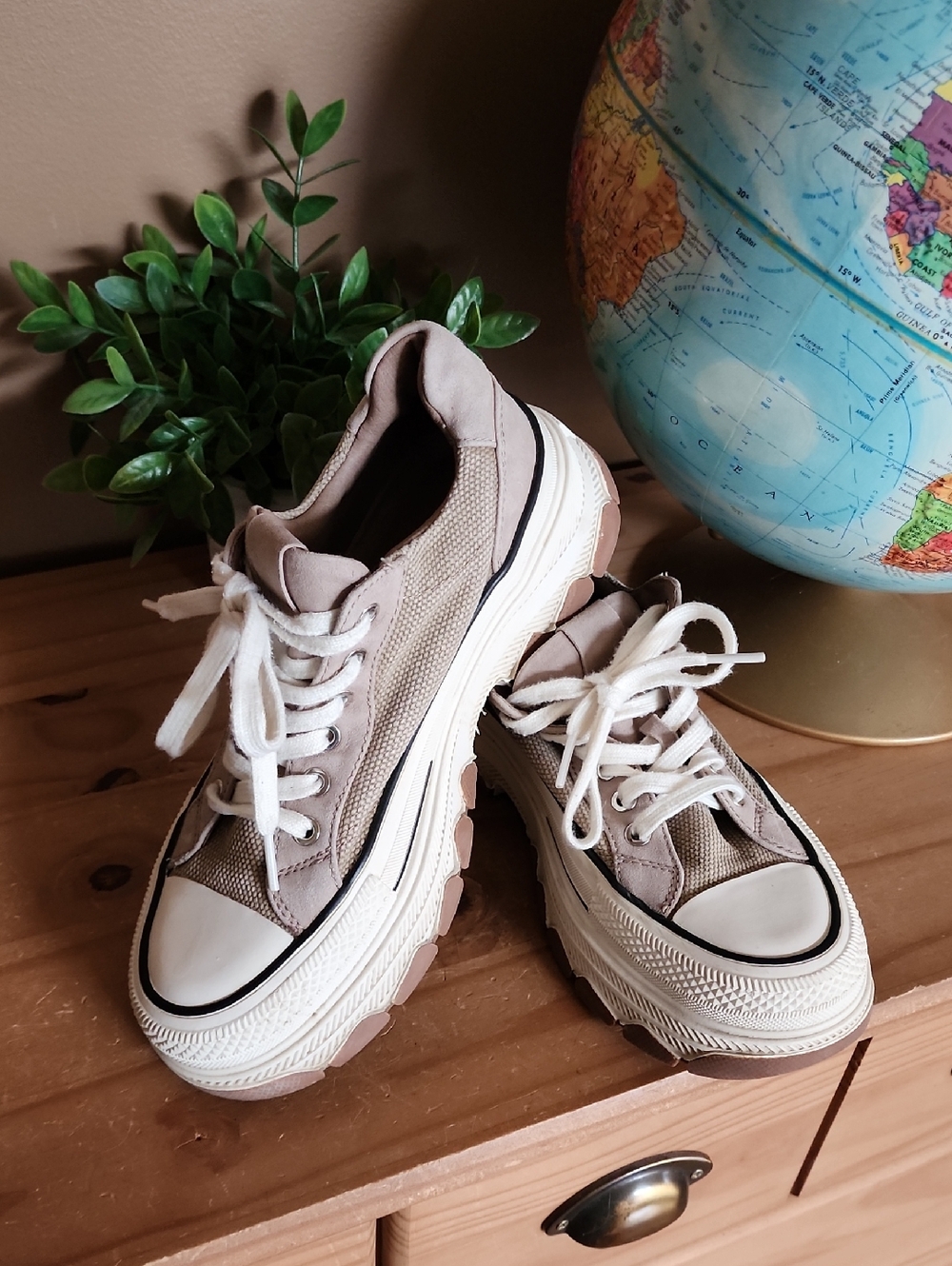 Wishbone Carly Sneaker Size 8,5 - Picture 5 of 15